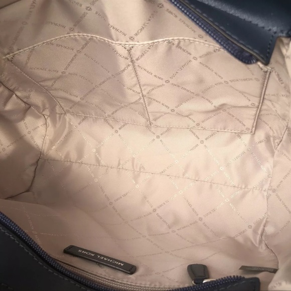 MICHAEL KORS JET SET TRAVEL LARGE CHAIN SHOULDER LEATHER TOTE BAG NAVY/SILVER - Picture 9 of 9